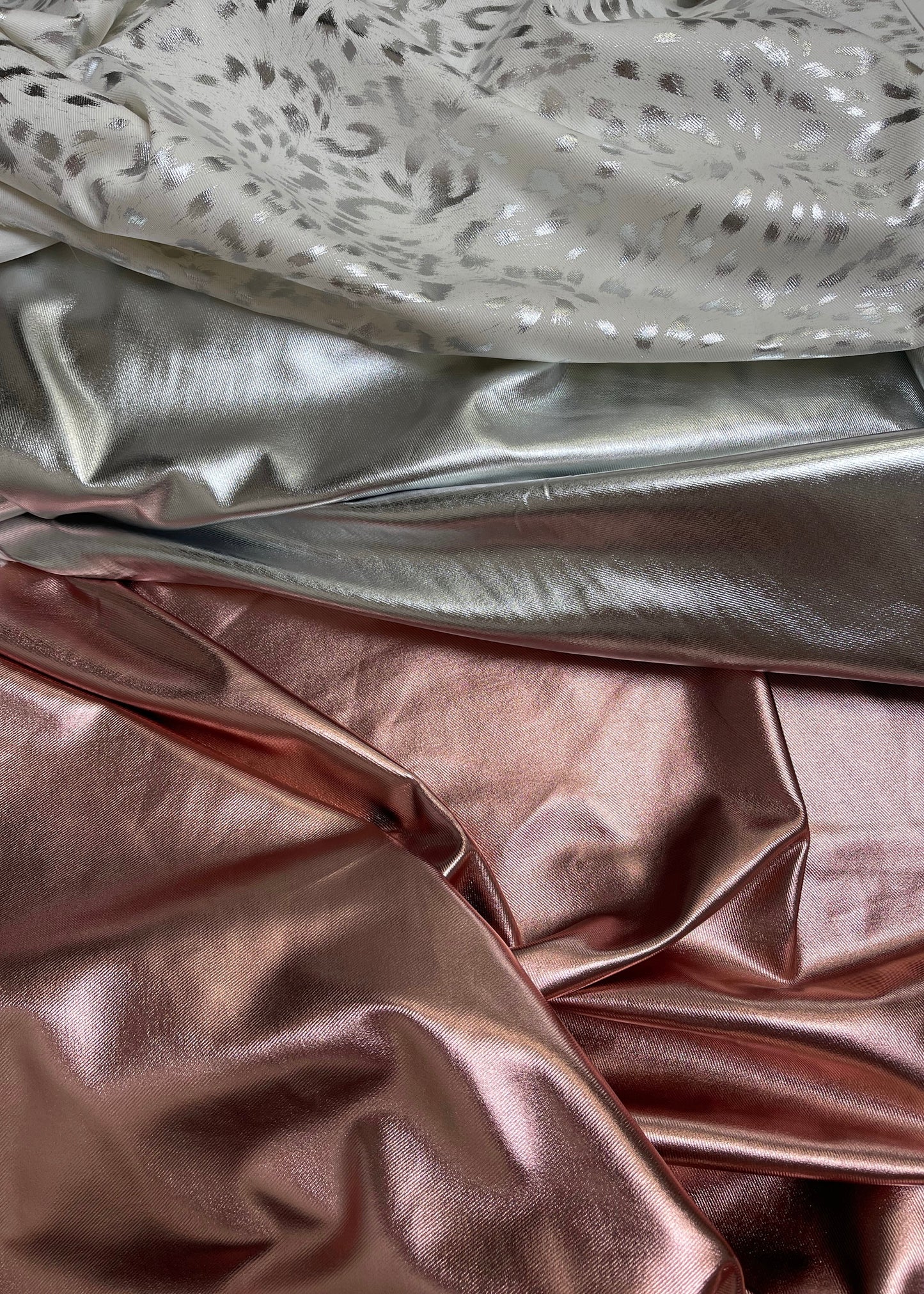 Сotton gabardine with leather effect